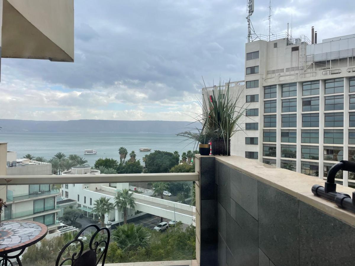 תכלת על הכינרת Light Blue On The Kinneret Lake طبريا المظهر الخارجي الصورة
