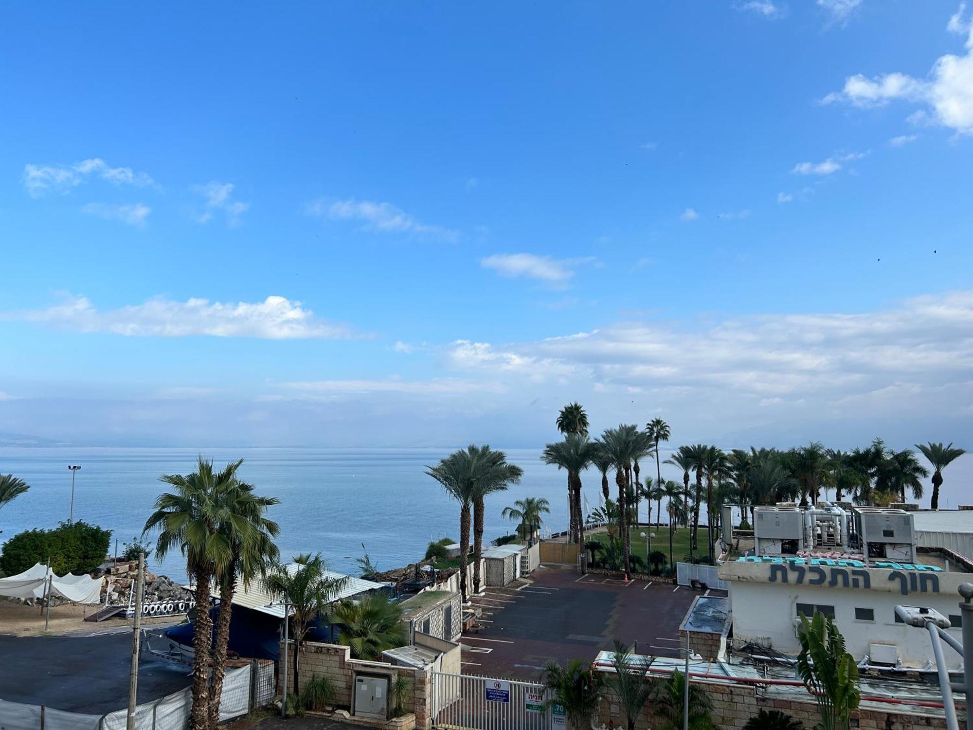 תכלת על הכינרת Light Blue On The Kinneret Lake طبريا المظهر الخارجي الصورة